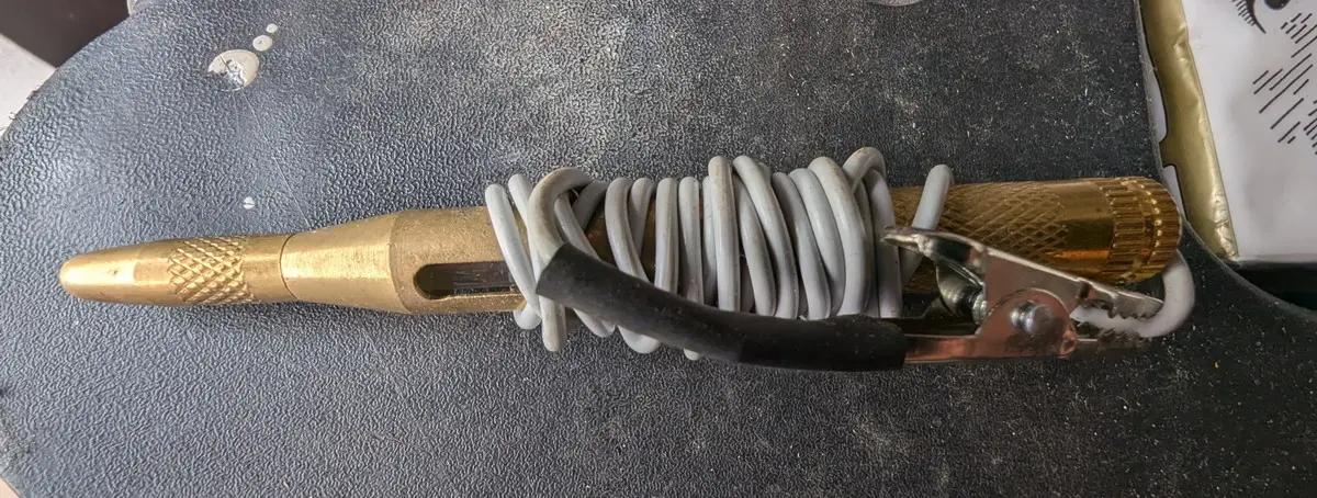 Opas Prüflampe 12V-Prüflampe: Ein Ende Kabel mit Krodilklemme, ein Ende spitzer Pin mit Schutzkappe